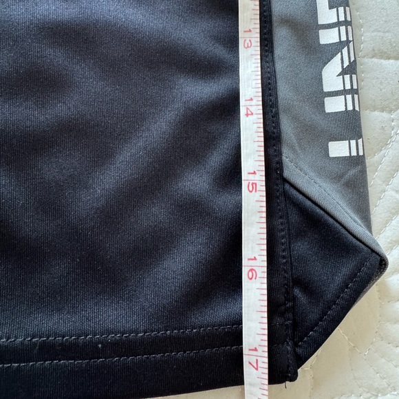 Under Armour Boys Shorts - Junior Medium - Picture 14 of 14